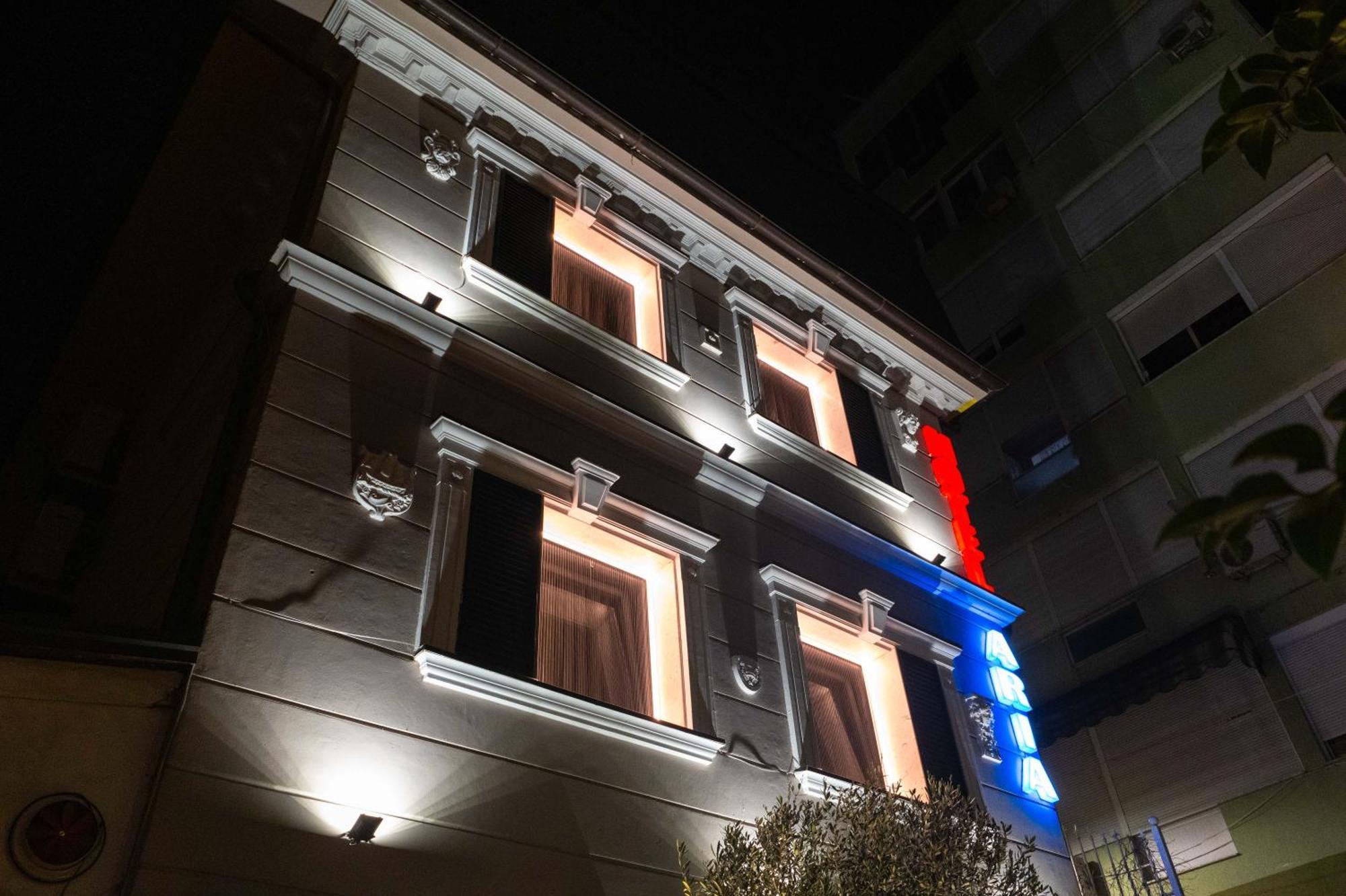 Aria Hotel 3*